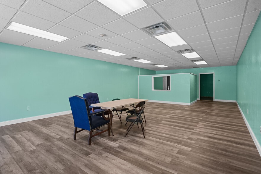 40-82 N Main St, Pascoag, RI à louer - Photo intérieure – Image 2 sur 32