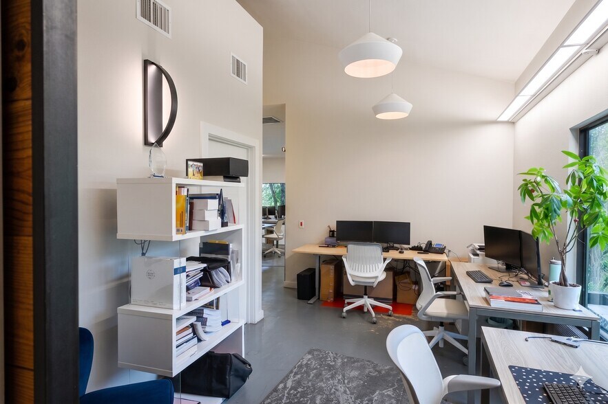 612 Winflo Dr, Austin, TX à louer - Photo de l’immeuble – Image 3 sur 17