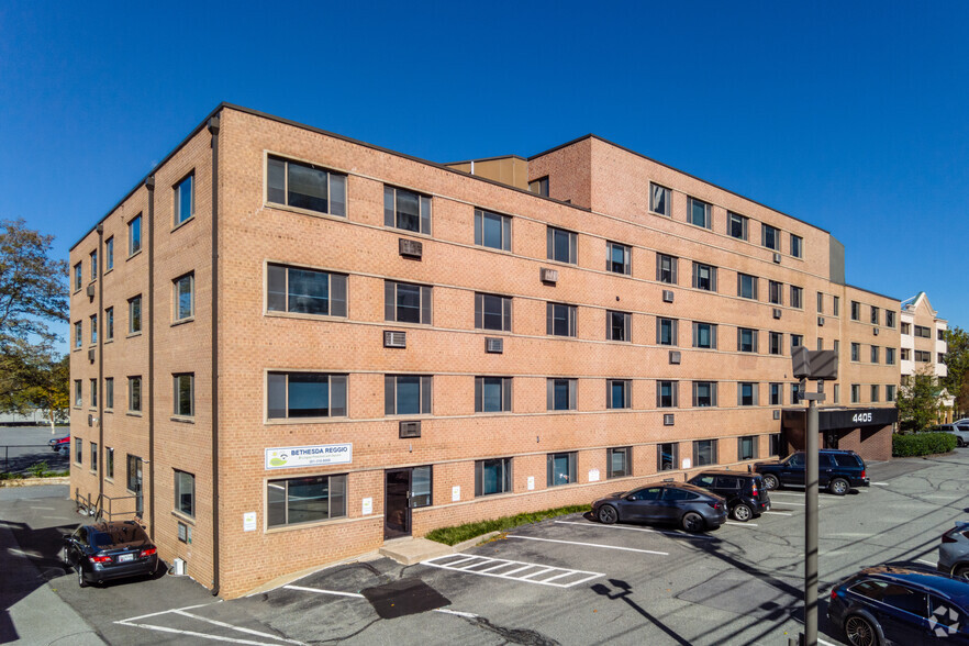 4405 East West Hwy, Bethesda, MD à louer - Photo de l’immeuble – Image 1 sur 22