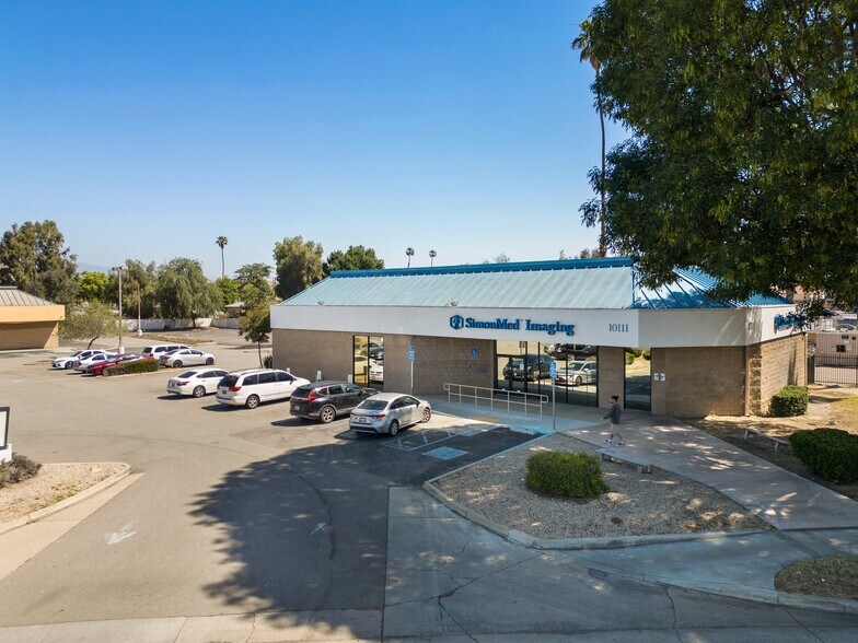 10111 Hole Ave, Riverside, CA à vendre - Photo de l’immeuble – Image 2 sur 9