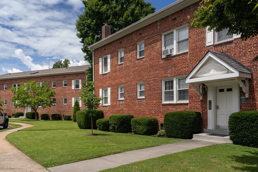 1520-1530 N Lancaster St, Arlington, VA à vendre - Photo de l’immeuble – Image 3 sur 12