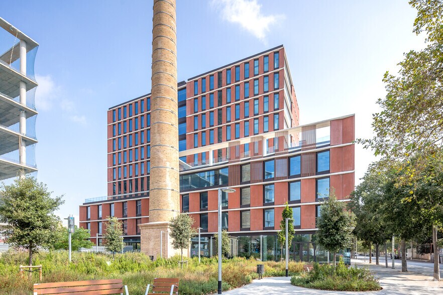 Carrer de Cristóbal de Moura, 115-125, Barcelone, Barcelona à louer - Photo de l’immeuble – Image 3 sur 5