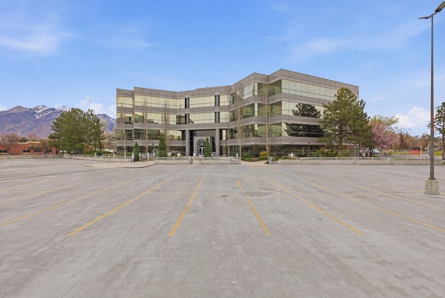 6995 S Union Park Ctr, Midvale, UT à louer - Photo de l’immeuble – Image 2 sur 37