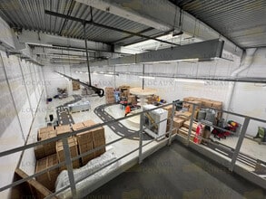 Local d’activités dans Éragny à louer Photo intérieure– Image 1 sur 21