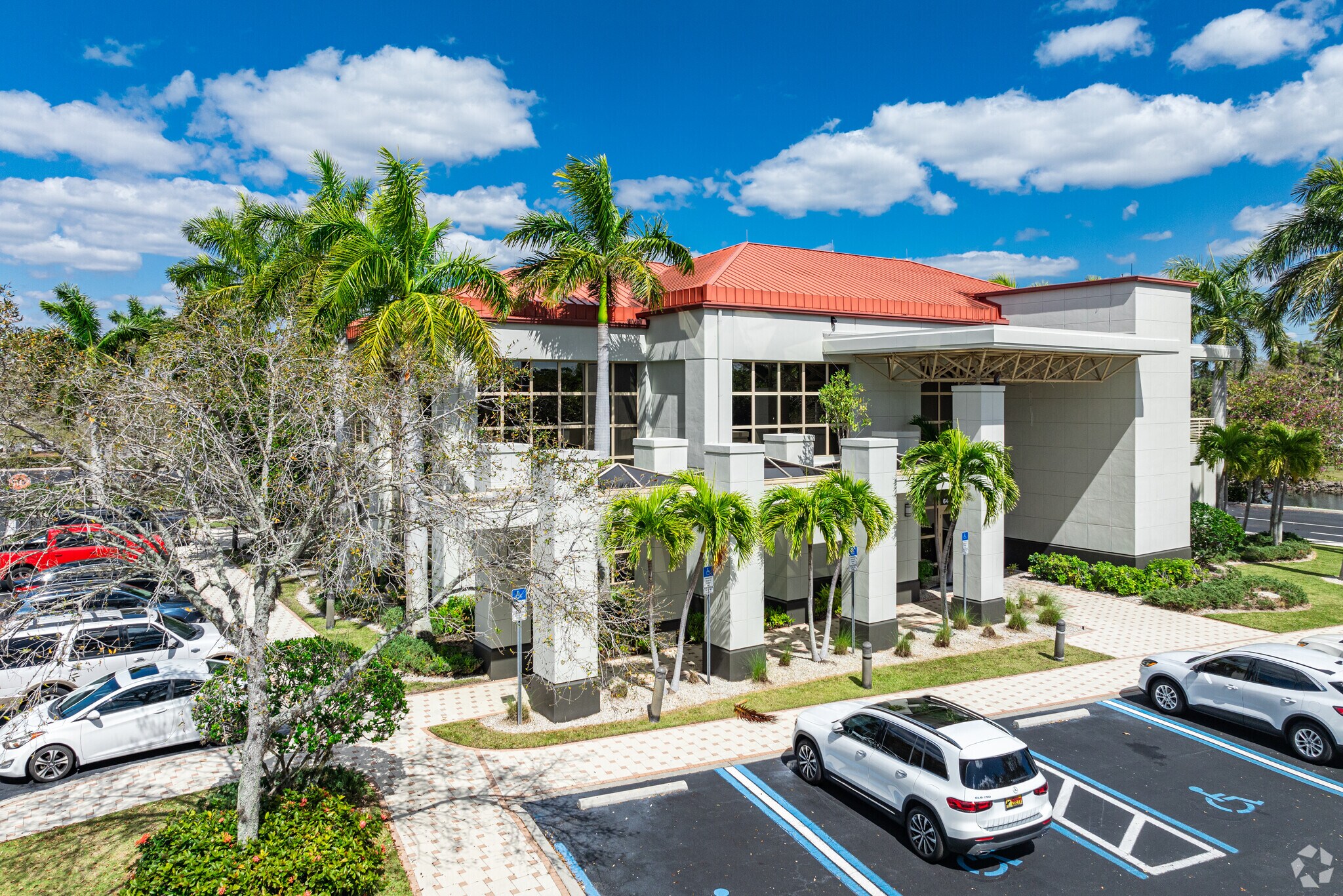 6435 Naples Blvd, Naples, FL à louer Photo principale– Image 1 sur 16