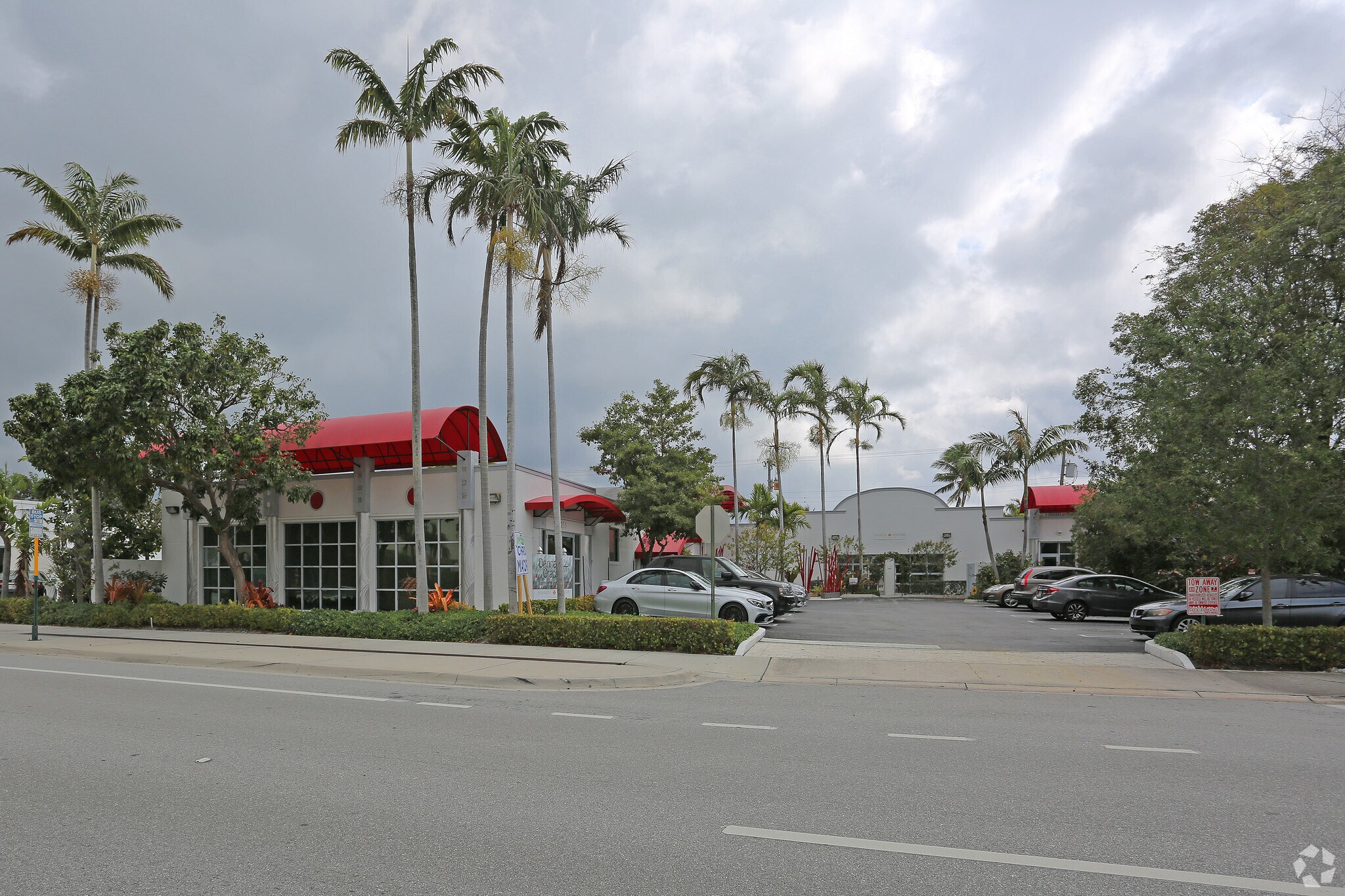 255 NE 6th Ave, Delray Beach, FL à louer Photo principale– Image 1 sur 8