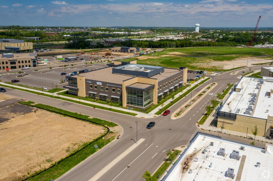 237 Radio Dr, Woodbury, MN à louer - Photo de l’immeuble – Image 2 sur 3