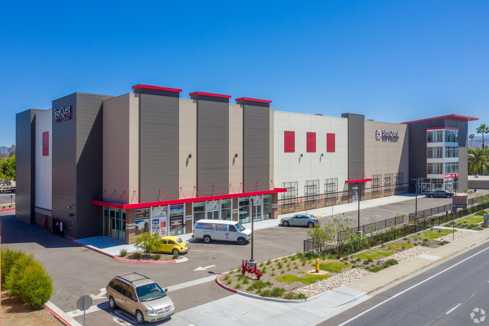 220 W Mission Ave, Escondido, CA à louer Photo principale– Image 1 sur 7