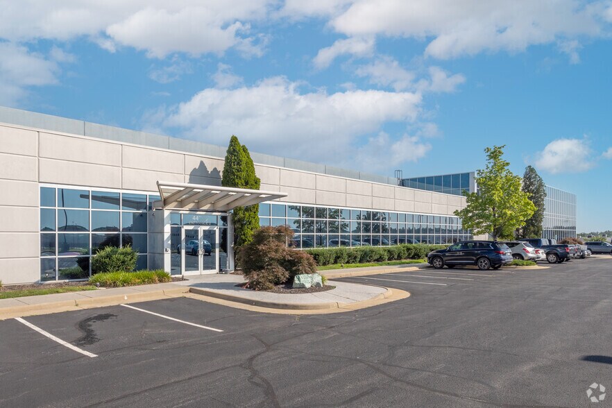 44330 Mercure Cir, Dulles Town Center, VA à louer - Photo de l’immeuble – Image 3 sur 9