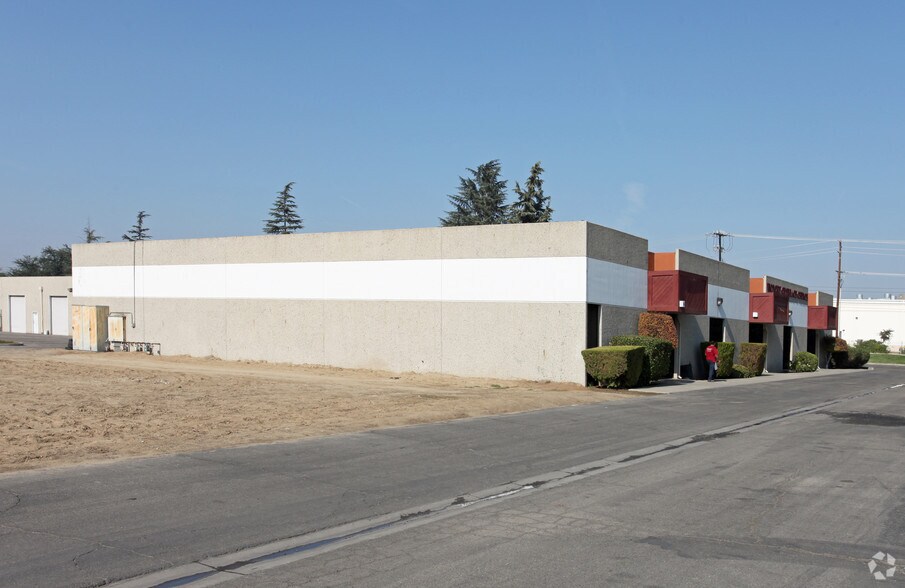 1335-1345 N Plaza Dr, Visalia, CA à louer - Photo principale – Image 1 sur 7