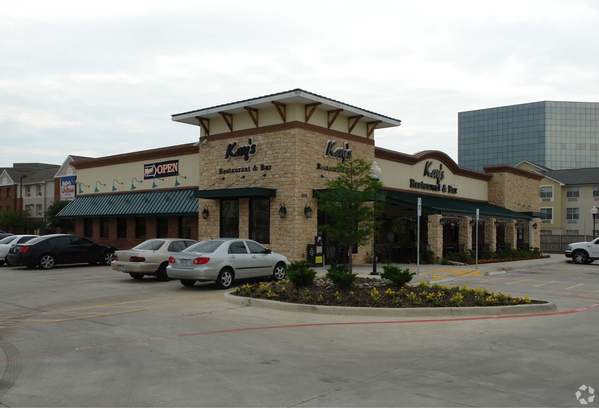 8010 N Stemmons Fwy, Dallas, TX à louer Photo principale– Image 1 sur 29