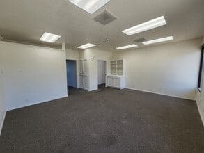 445 W Dakota Ave, Fresno, CA à vendre Photo intérieure– Image 2 sur 5