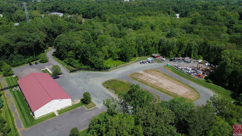 103 & 103R Old Windsor Rd portefeuille de 2 biens à vendre sur LoopNet.fr - Photo de l’immeuble – Image 3 sur 34