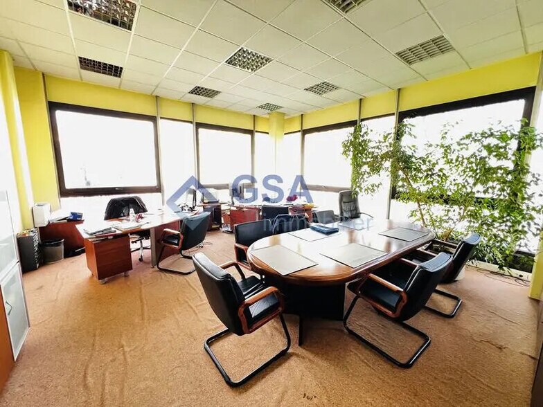 Bureau dans Évry-Courcouronnes à vendre - Photo de l’immeuble – Image 1 sur 8