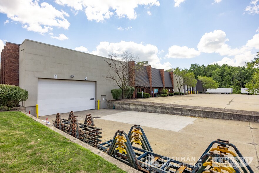 720 E Highland Rd, Macedonia, OH à louer - Photo de l’immeuble – Image 3 sur 13