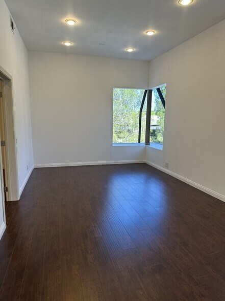 23276 S Pointe Dr, Laguna Hills, CA à louer - Photo intérieure – Image 3 sur 10
