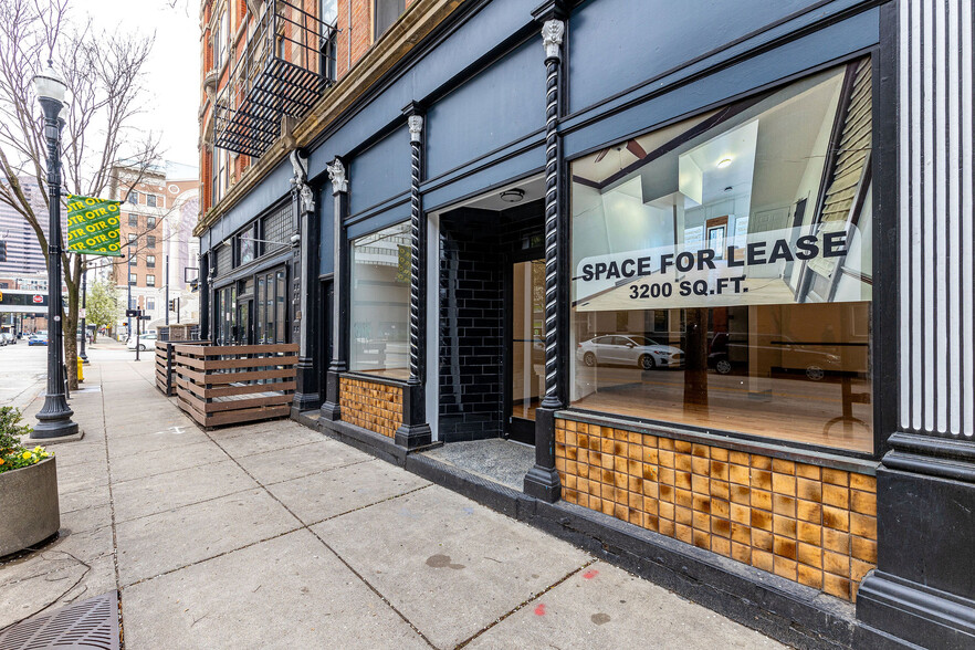 1107-1111 Vine St, Cincinnati, OH à louer - Photo de l’immeuble – Image 1 sur 15