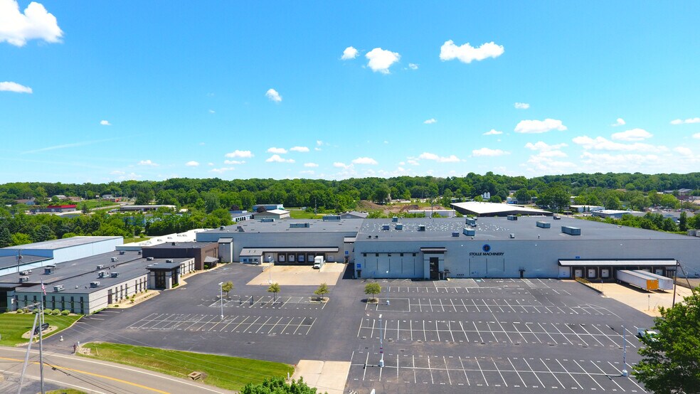 8000 Freedom Ave NW, North Canton, OH à louer - Photo de l’immeuble – Image 2 sur 5