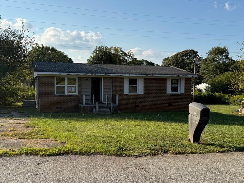56 Thurgood Marshall Rd, Spartanburg, SC à vendre - Photo principale – Image 1 sur 1