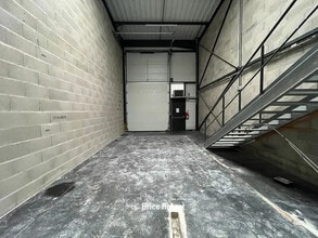 Local d’activités dans Vénissieux à louer Photo intérieure– Image 1 sur 1