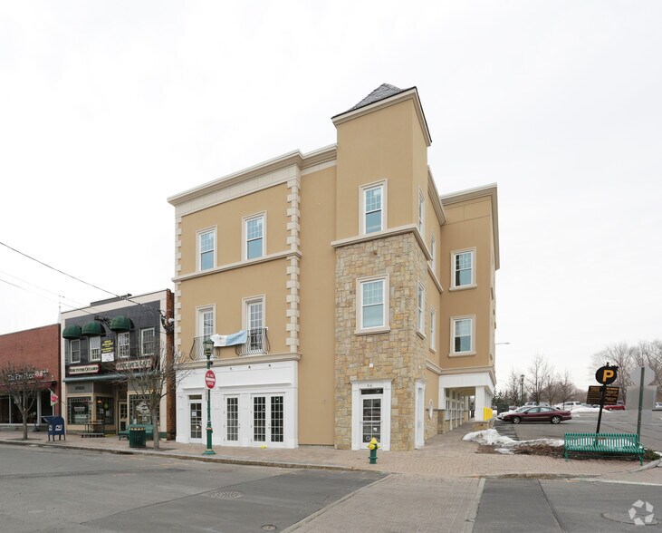56 Center St, Southington, CT à vendre - Photo principale – Image 1 sur 5