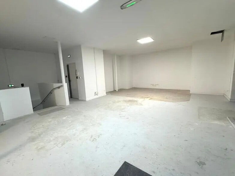 Local commercial dans Paris à louer - Photo intérieure – Image 3 sur 8