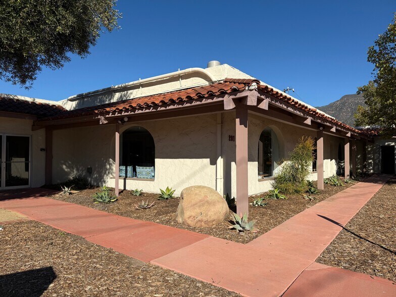 201 Bryant St, Ojai, CA à louer - Photo principale – Image 1 sur 19