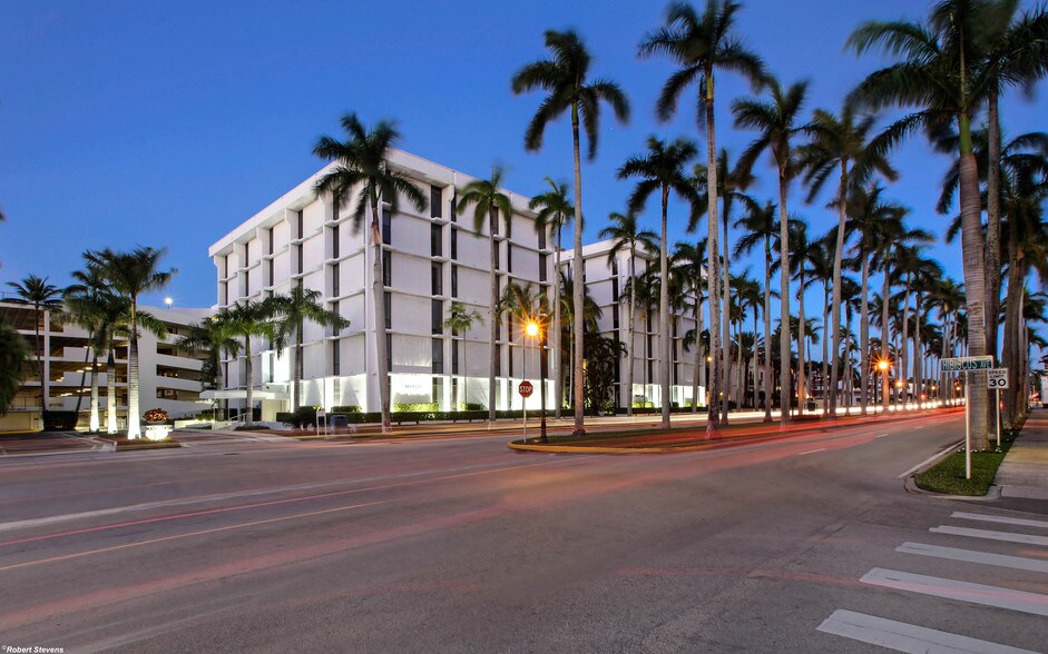 251 Royal Palm Way, Palm Beach, FL à louer - Photo de l’immeuble – Image 1 sur 11