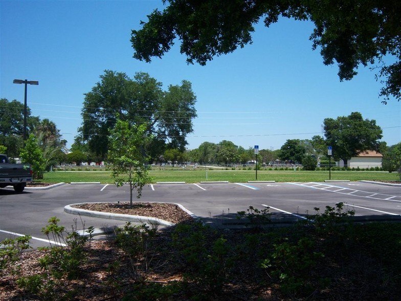 708 Lakeview Rd, Clearwater, FL à vendre - Photo de l’immeuble – Image 2 sur 5