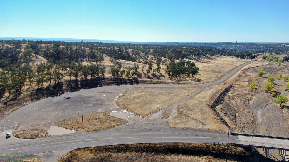 Jellys Ferry Rd, Red Bluff, CA à vendre - Photo de l’immeuble – Image 2 sur 10