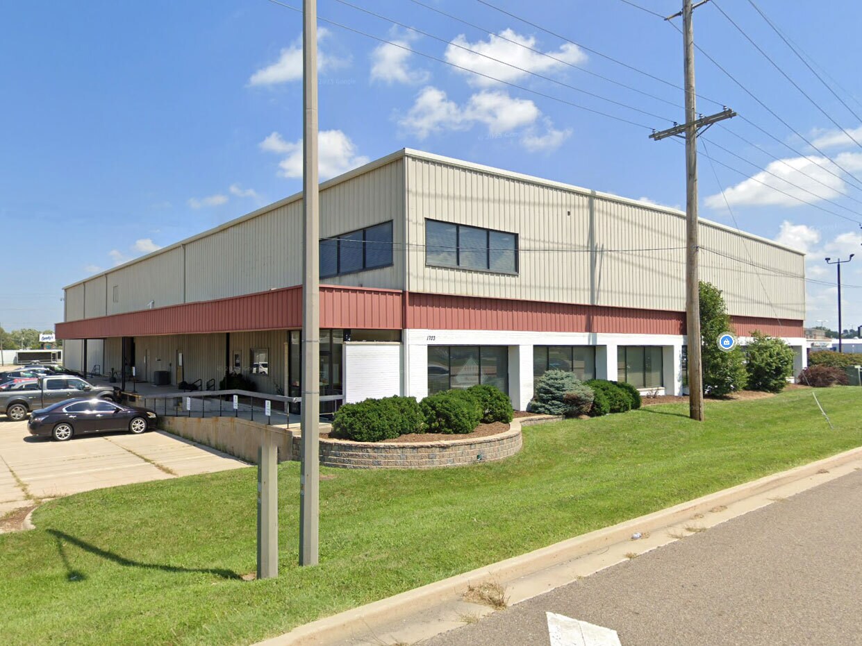 1703 S Veterans Pky, Bloomington, IL à louer Photo de l’immeuble– Image 1 sur 13
