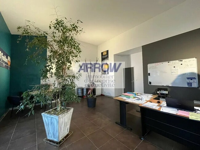 Plus de détails pour Local d'activités à louer