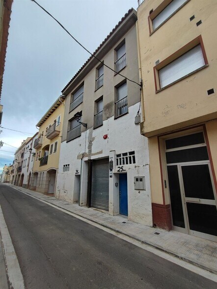 Immeuble residentiel dans La Bisbal del Penedès, Tarragona à vendre - Photo de l’immeuble – Image 3 sur 16