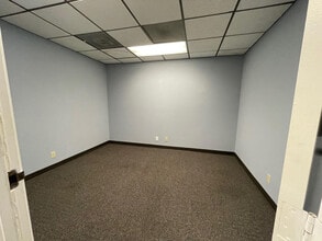 23123-23129 Ventura Blvd, Woodland Hills, CA à louer Photo de l’immeuble– Image 2 sur 4