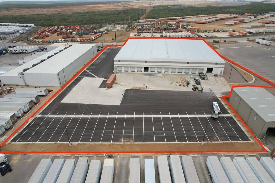 13609 Evolution Lp, Laredo, TX à louer - Photo de l’immeuble – Image 3 sur 5