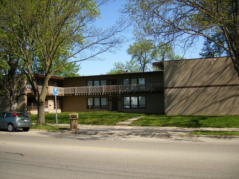 902 W Badger Rd, Madison, WI à vendre - Photo de l’immeuble – Image 1 sur 1