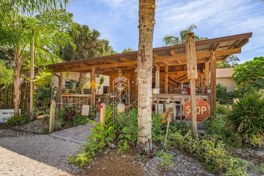 17131 Slater Rd, North Fort Myers, FL à vendre - Photo de l’immeuble – Image 3 sur 42