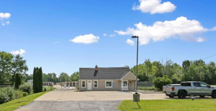 10433 N Holly Rd, Holly, MI à louer - Photo de l’immeuble – Image 2 sur 7
