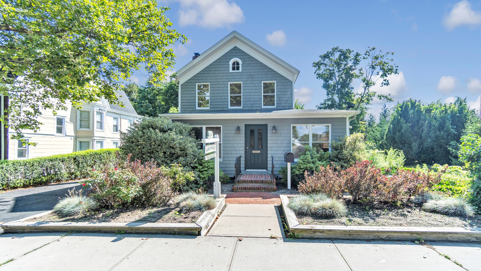 616 Roanoke Ave, Riverhead, NY à vendre Photo de l’immeuble– Image 1 sur 11