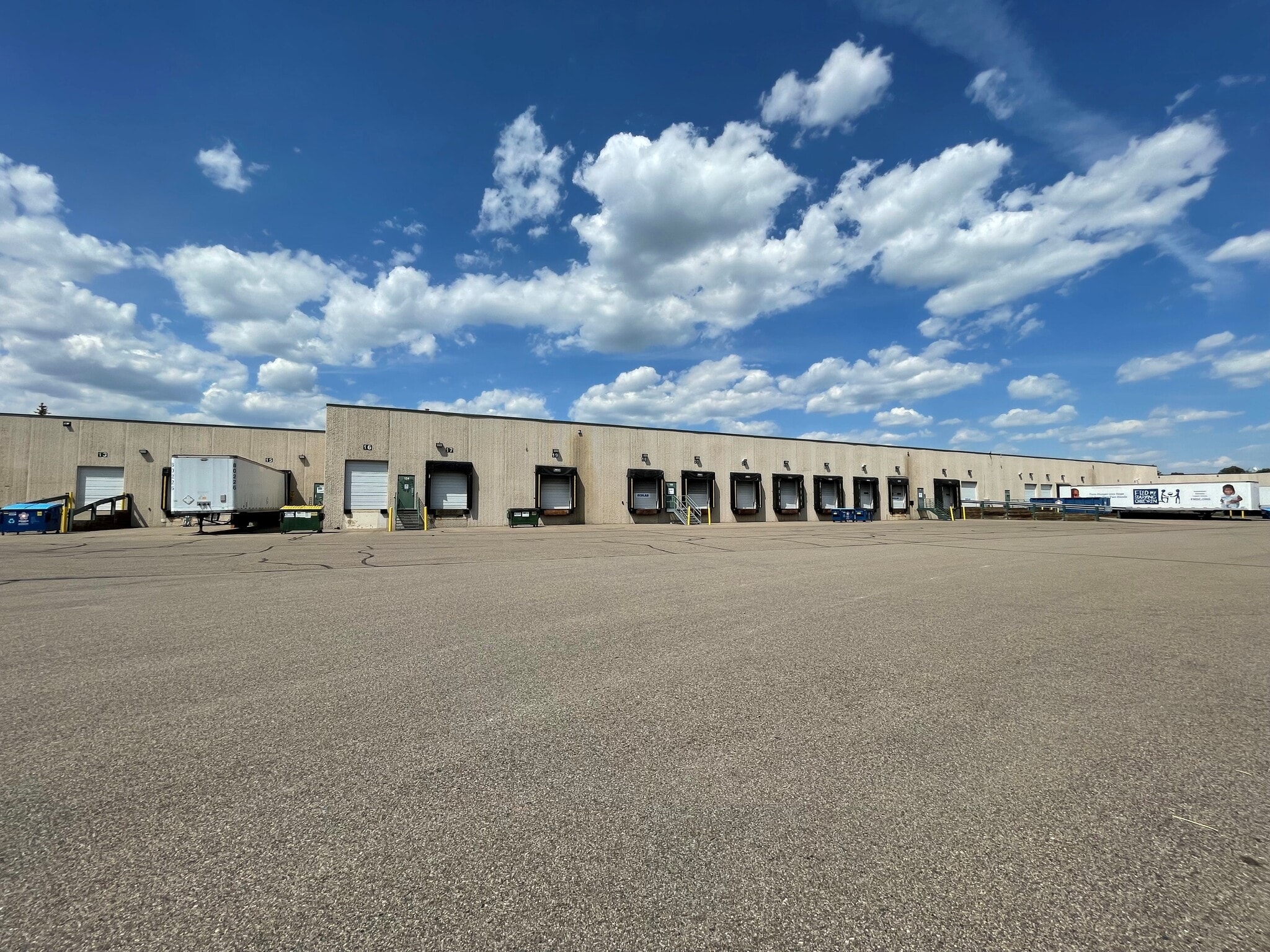 980 Lone Oak Rd, Eagan, MN à louer Photo de l’immeuble– Image 1 sur 2