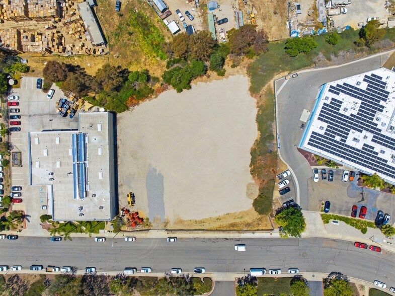 150 Bosstick Blvd, San Marcos, CA à vendre - Photo de l’immeuble – Image 2 sur 7