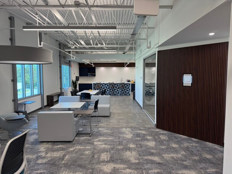 511 N John Rodes Blvd, Melbourne, FL à louer - Photo intérieure – Image 2 sur 23