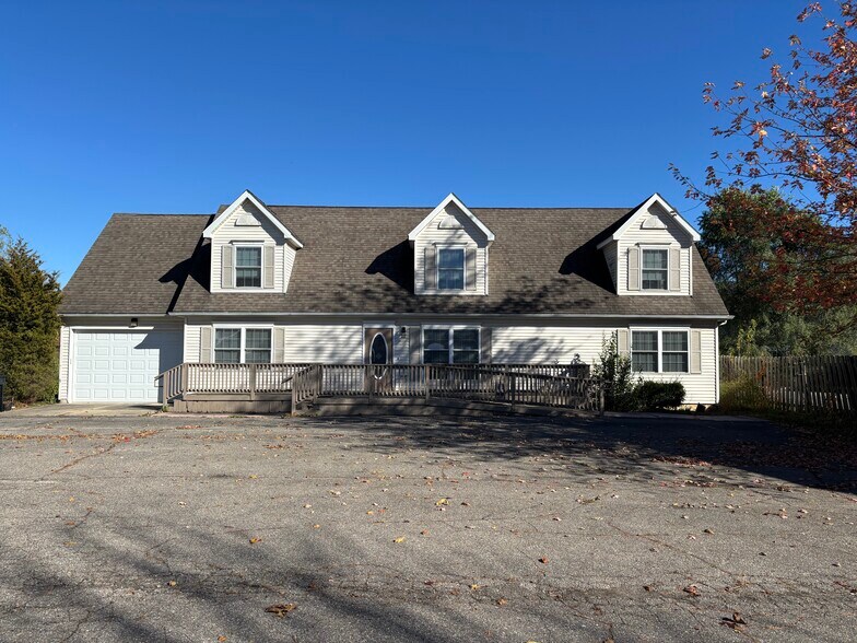 621 S Grand Ave, Fowlerville, MI à vendre - Photo de l’immeuble – Image 1 sur 16