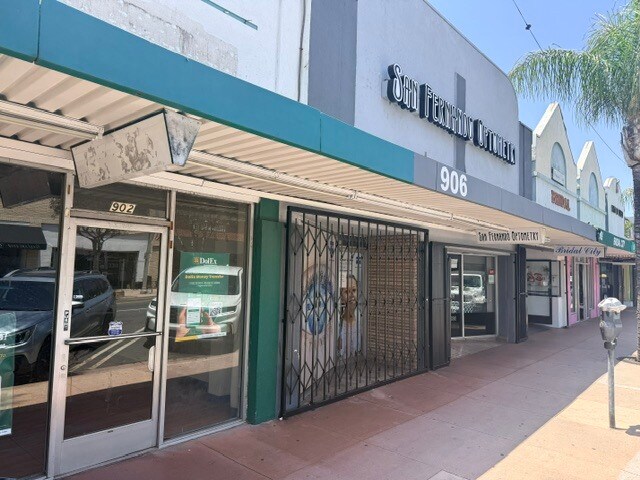 900-1002 San Fernando Rd, San Fernando, CA à louer - Photo de l’immeuble – Image 2 sur 6