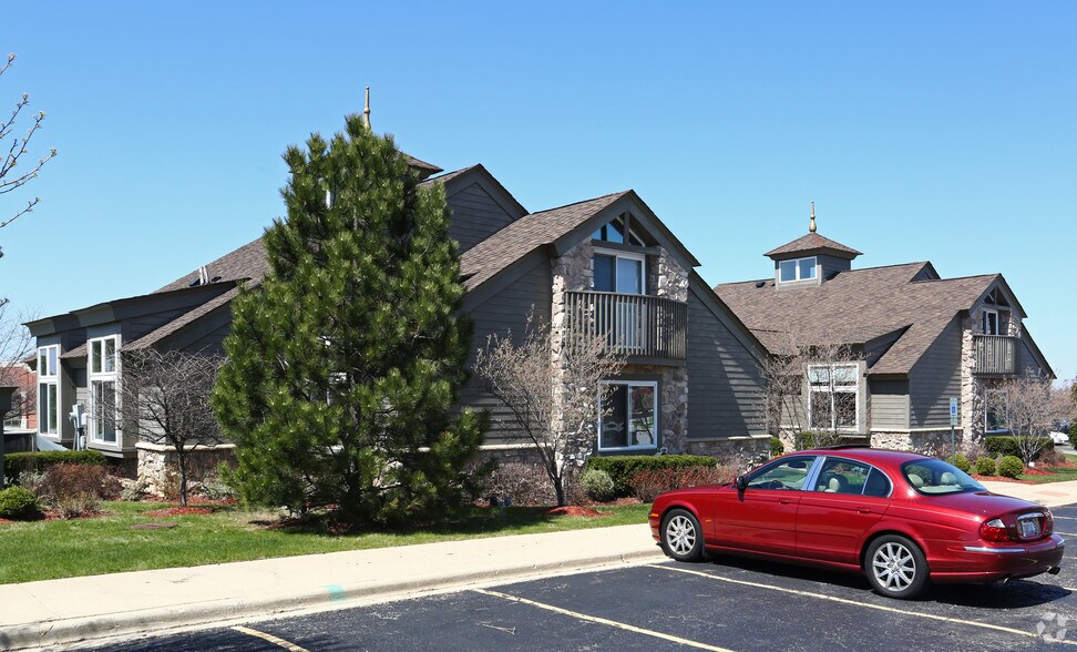 4450 Westbrook Dr, Aurora, IL à louer - Photo de l’immeuble – Image 1 sur 11