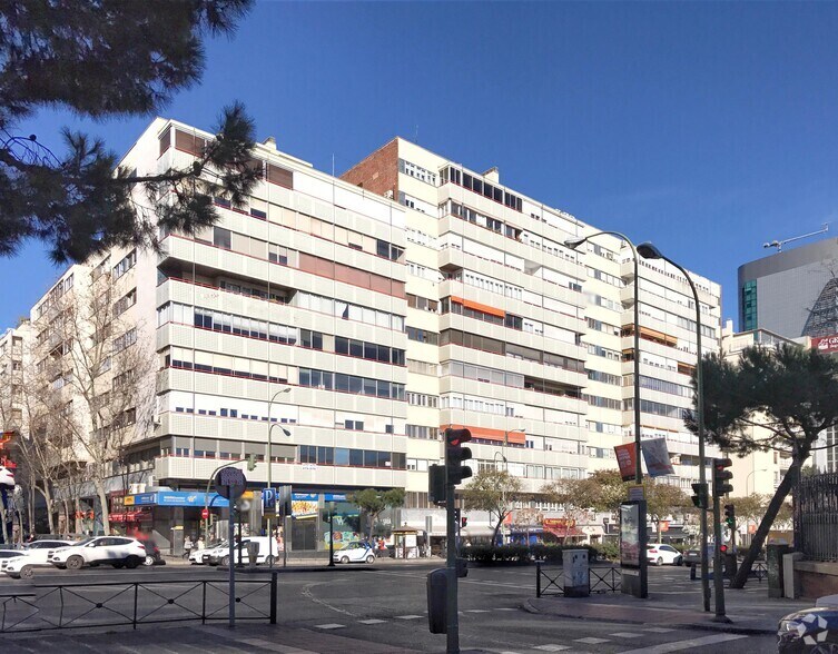 Calle Raimundo Fernández Villaverde, 49, Madrid, Madrid à louer - Photo de l’immeuble – Image 2 sur 3