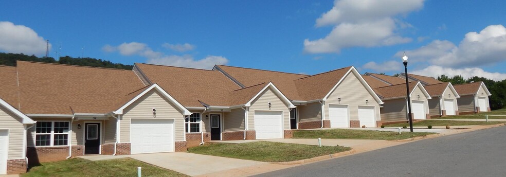 19 Hunters Valley Ln, Rocky Mount, VA à vendre - Photo principale – Image 1 sur 1