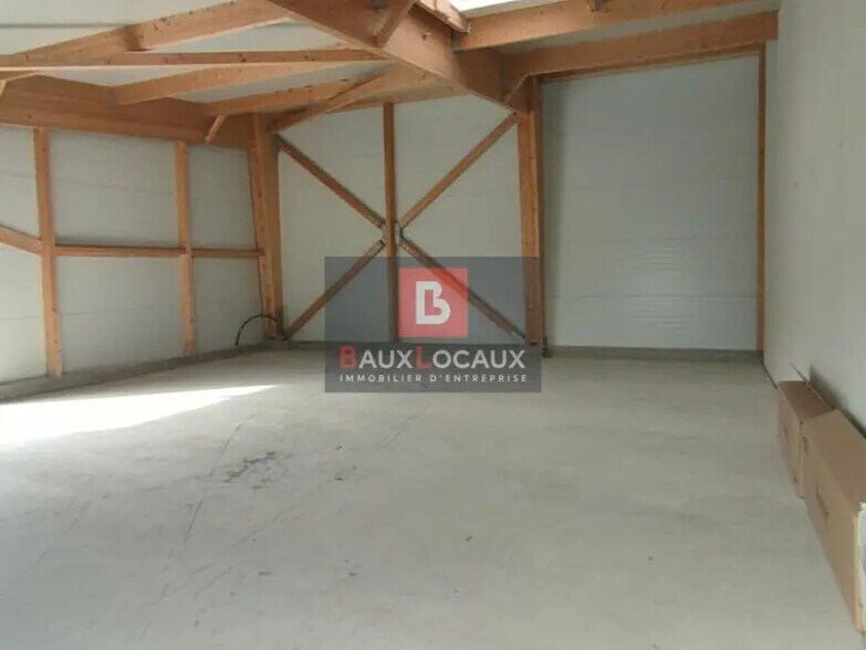 Local commercial dans Pélissanne à louer - Photo intérieure – Image 1 sur 3