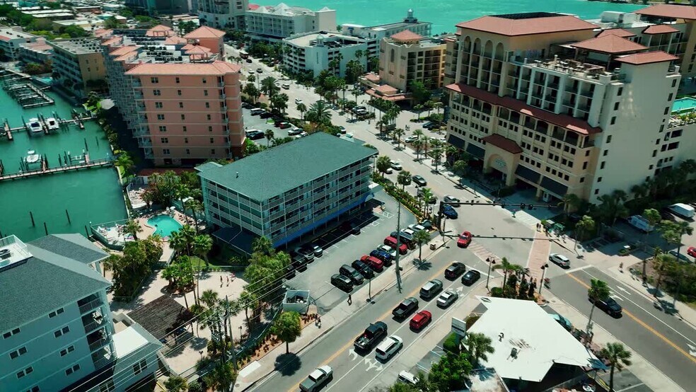 504 S Gulfview Blvd, Clearwater Beach, FL à vendre - Vidéo sur l’annonce professionnelle – Image 2 sur 23