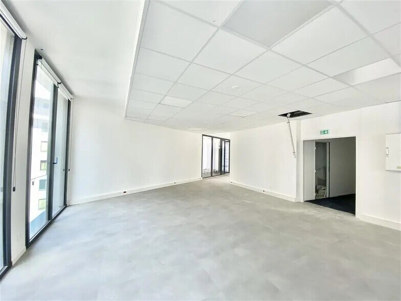 Bureau dans Asnières-sur-Seine à louer - Photo de l’immeuble – Image 3 sur 8